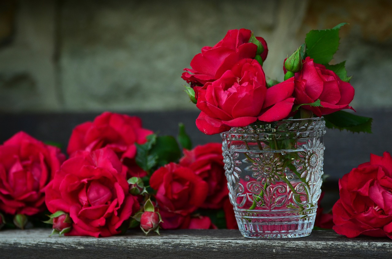 How to Upcycle Plastic Spoons into Decorative Flower Vases